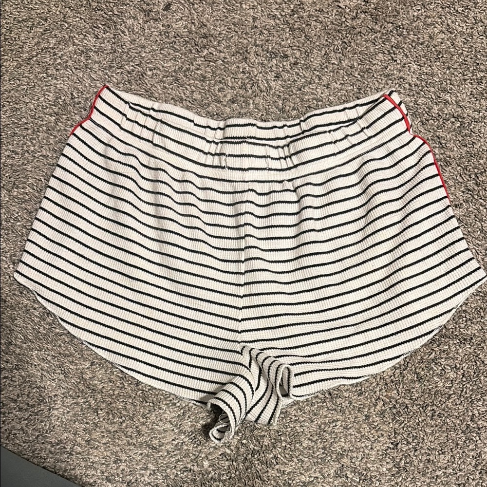 FREE WITH BUNDLE forever 21 shorts